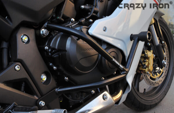 CBR600F (11-) 車両をしっかり保護できるエンジンガード｜AxxL