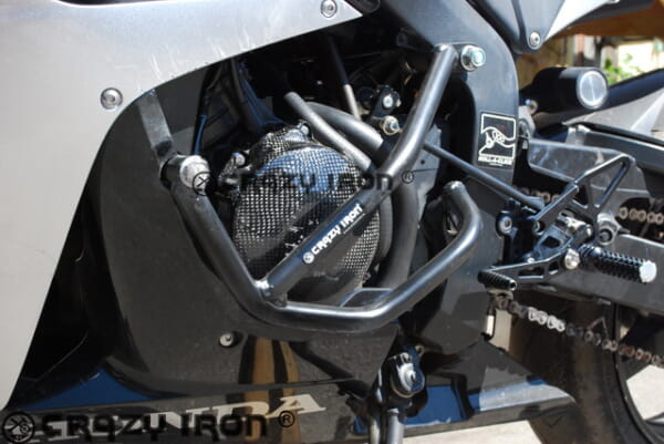 CBR600RR (07-08) 車両をしっかり保護できるエンジンガード｜AxxL