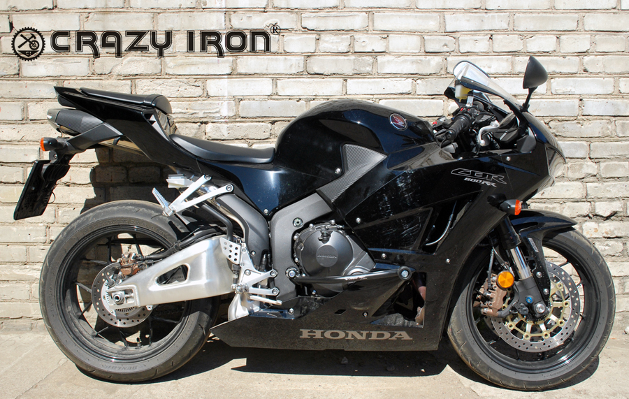 CBR600RR (13-) 車両をしっかり保護できるエンジンガード｜AxxL