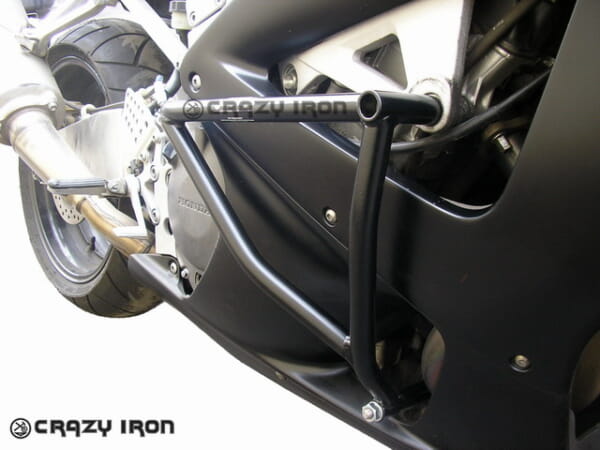 CBR929RR 車両をしっかり保護できるエンジンガード｜AxxL