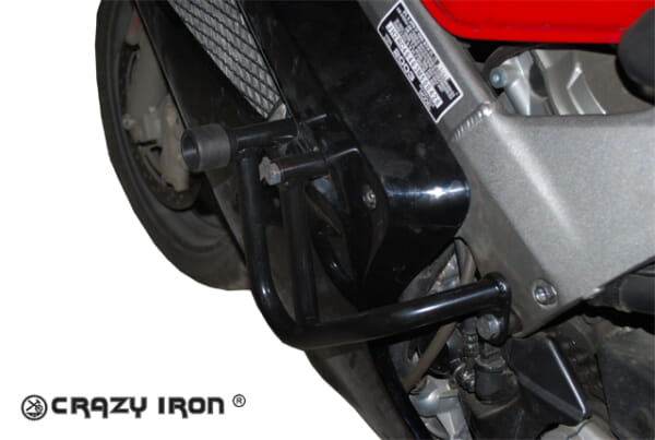VFR800 (02-12) 車両をしっかり保護できるエンジンガード|AxxL VFR800 (02-12) 車両をしっかり保護できるエンジンガード|AxxL