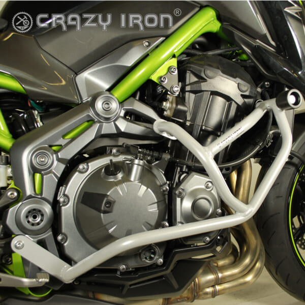 Z900 車両をしっかり保護できるエンジンガード｜AxxL