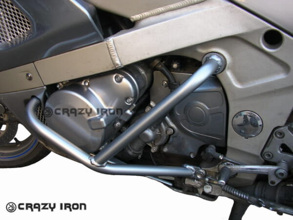 ZZR400/ZZR600 車両をしっかり保護できるエンジンガード｜AxxL