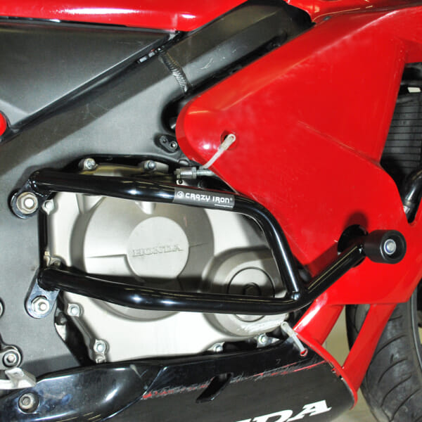CBR600RR (03-06) 車両をしっかり保護できるエンジンガード｜AxxL
