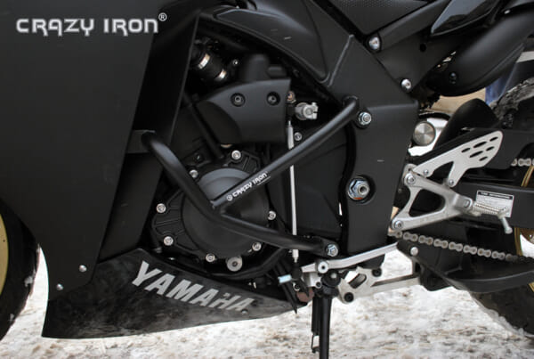 YZF-R1 (09-14) 車両をしっかり保護できるエンジンガード｜AxxL