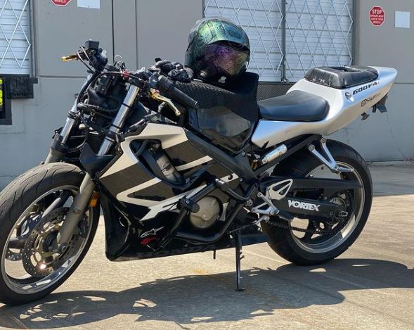CBR600F4i デザインが美しい IMPAKTECH製 スタントケージ｜AxxL