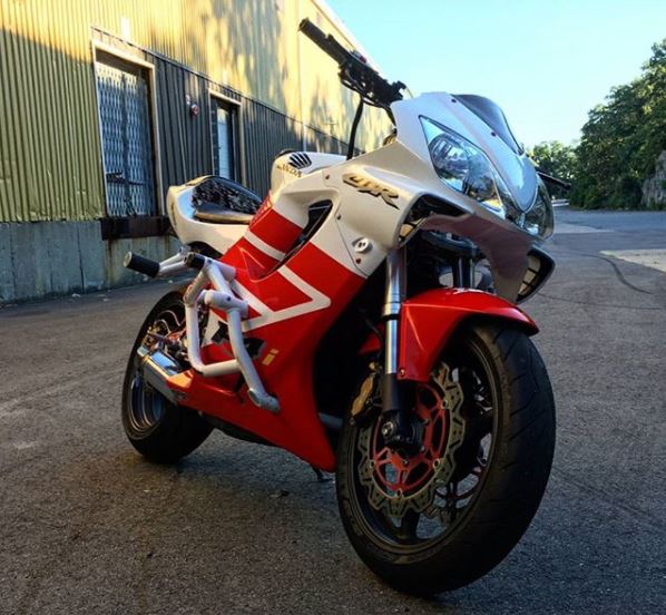 CBR600F4i デザインが美しい IMPAKTECH製 スタントケージ｜AxxL