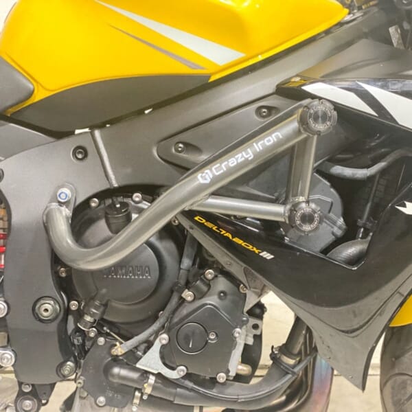 YZF-R6 (03-05)用 スライダー付エンジンガードで車体をガード｜AxxL