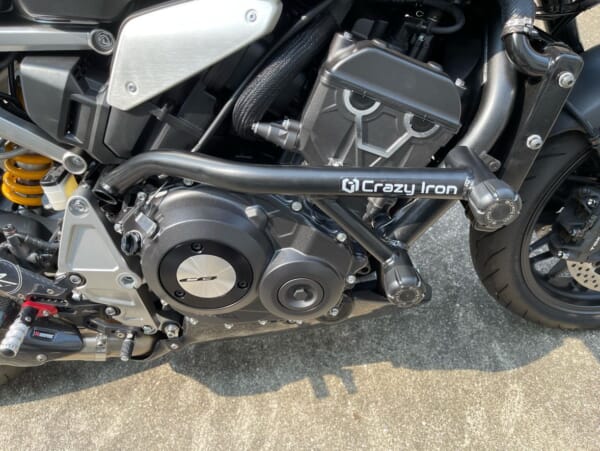 CB1000R (18-) 用スライダー付エンジンガードで車体をガード｜AxxL