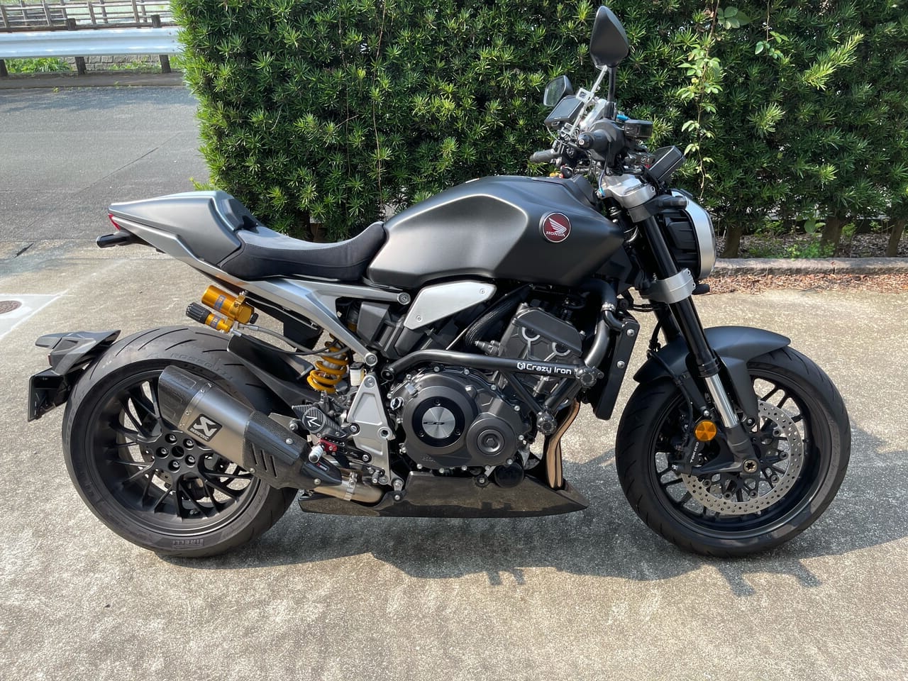 CB1000R (18-) 用スライダー付エンジンガードで車体をガード｜AxxL