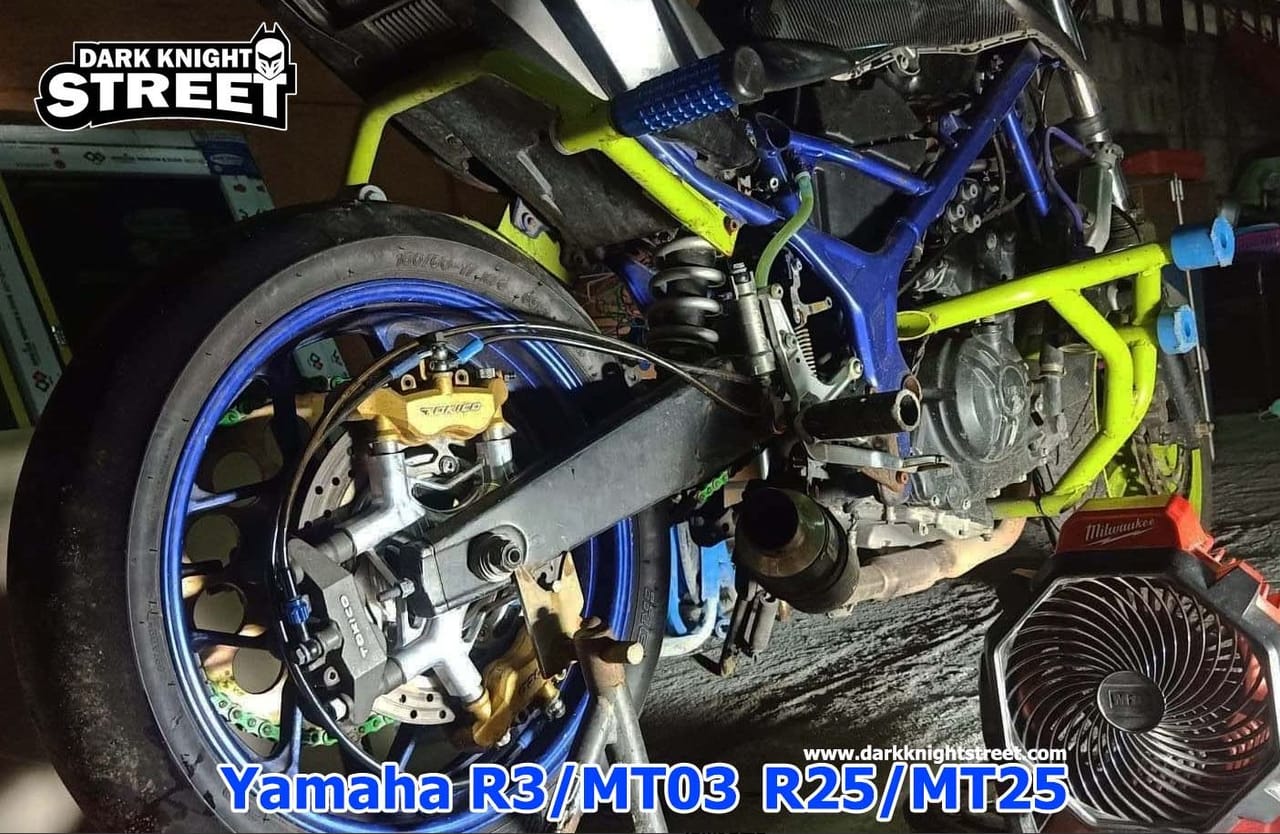 正規通販 ベルリンガー 4ピストンキャリパー 右 YZF-R3 YZF-R25 MT-03 MT-25 パープル 4Y09 