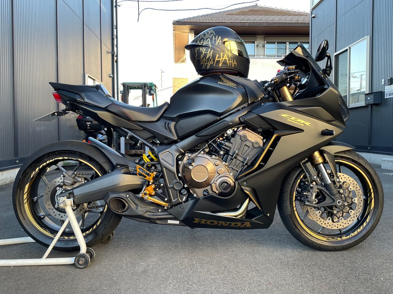 Cbr650r をマットゴールドのステッカーカスタム Axxl