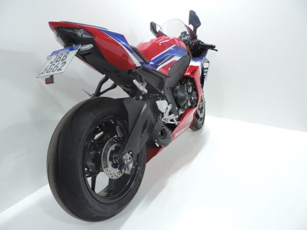 CBR1000RR-R(21-)用MOTOGPのようなサイド出しマフラー！｜AxxL