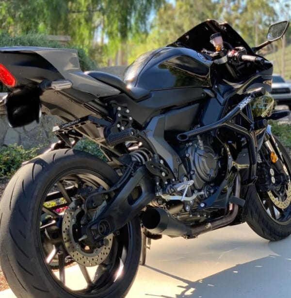 YZF-R7 好きなポジションに設定できるアルミサブケージ｜AxxL