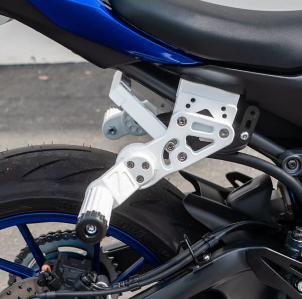 YZF-R7 好きなポジションに設定できるアルミサブケージ｜AxxL