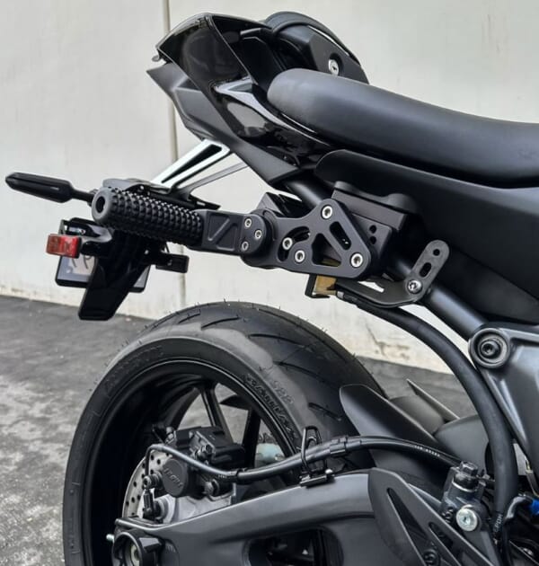 YZF-R7 好きなポジションに設定できるアルミサブケージ｜AxxL