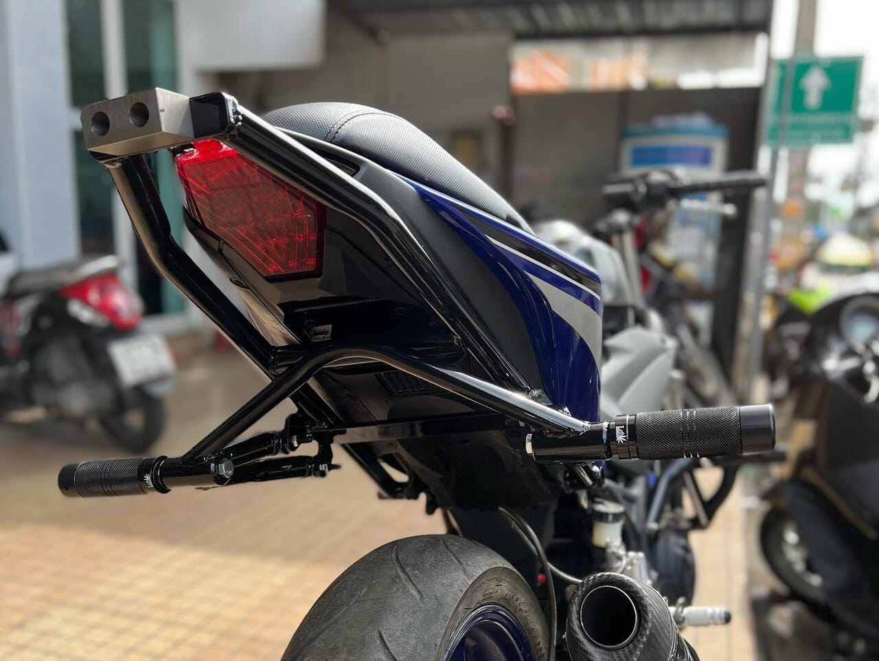 DARK KNIGHT STREET YZF-R25/MT25 サブケージ/ウィリーバー
