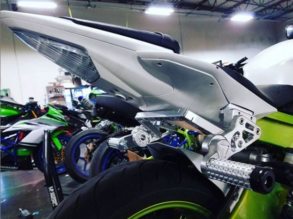 YZF-R6 (03-21) 好きなポジションに設定できるアルミサブケージ