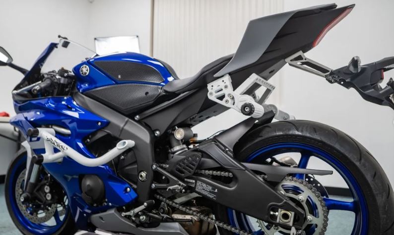 YZF-R6 bn6 yzfr6 アジャスタブル バックステップキット 刻印入り YZF-R6 bn6 yzfr6 アジャスタブル バックステップキット 刻印