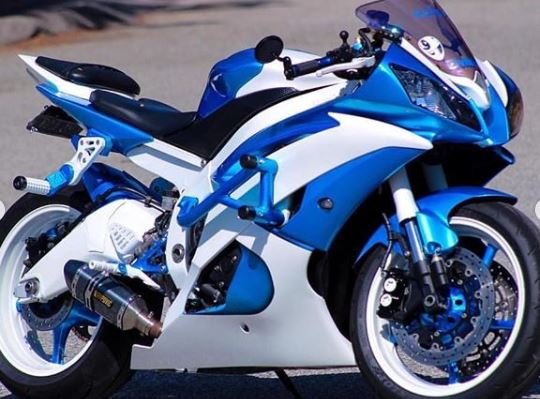 YZF-R6 (03-21) 好きなポジションに設定できるアルミサブケージ