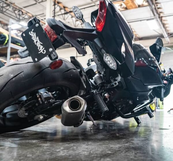 YZF-R1 (15-23) 好きなポジションに設定できるアルミサブケージ