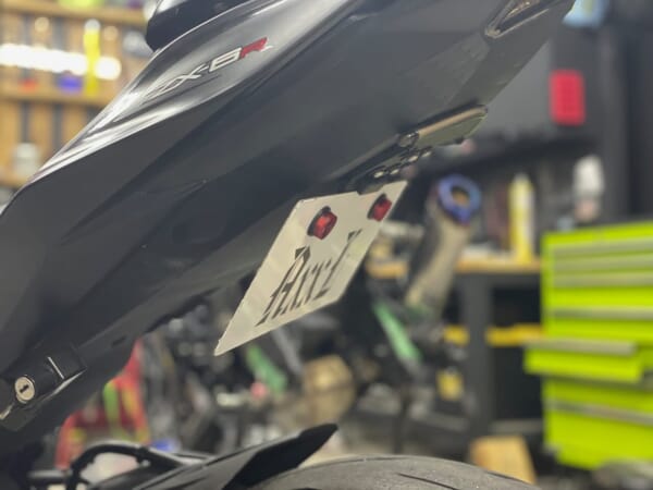 ZX6R (09-24) にウインカー内蔵ナンバーインフェンダーレス｜AxxL