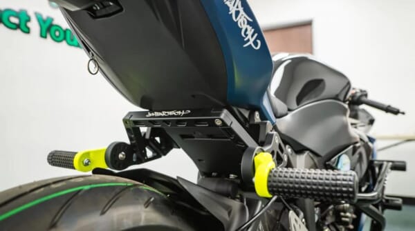 ZX-6R (24-) 好きなポジションに設定できるアルミサブケージ｜AxxL