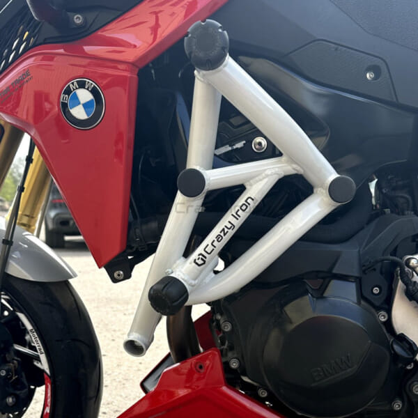 BMW F900R用 倒れても傷つかないエンジンガード|AxxL BMW F900R用 倒れても傷つかないエンジンガード|AxxL