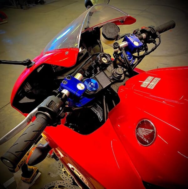 バイクハンドルのポジション、色を変えてドレスアップ！| AxxL