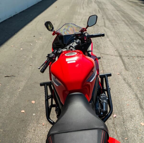 HONDA CB650R 純正ガソリンタンク　赤色 HONDA CB650R 純正ガソリンタンク 赤色 ホンダ 純正 部品 耕うん機用