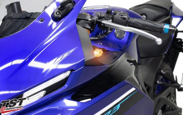 YZF-R25用シンプルでスタイリッシュなLEDフロントウインカー｜AxxL