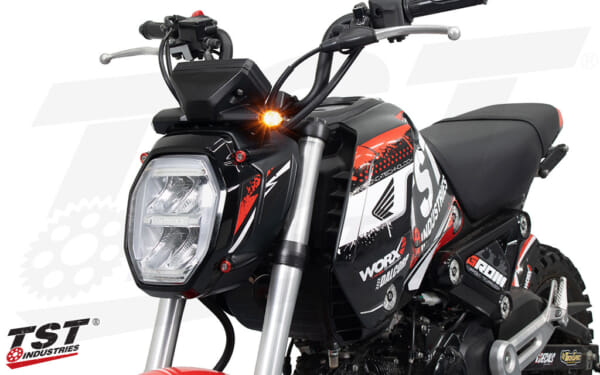 グロム用シャープで光量抜群！LEDフロントウインカー｜AxxL