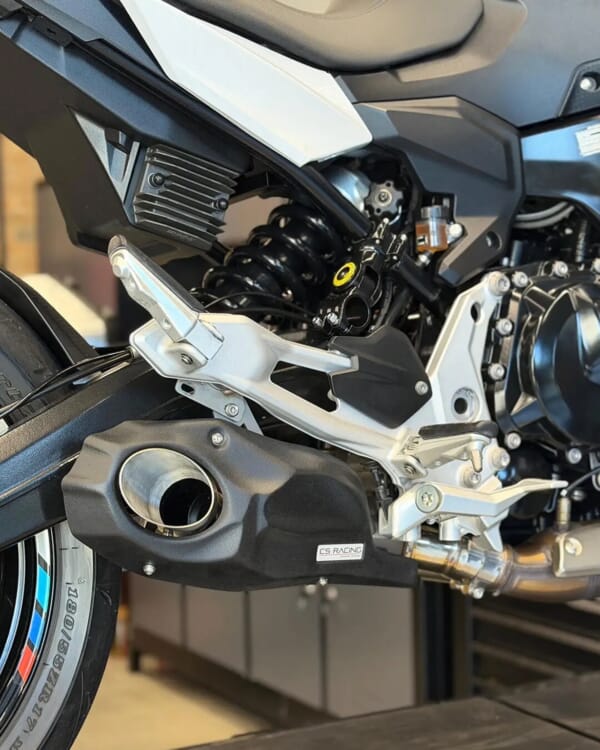 CSRacing製 F900Rアンダーマウント サイド出しマフラー！｜AxxL
