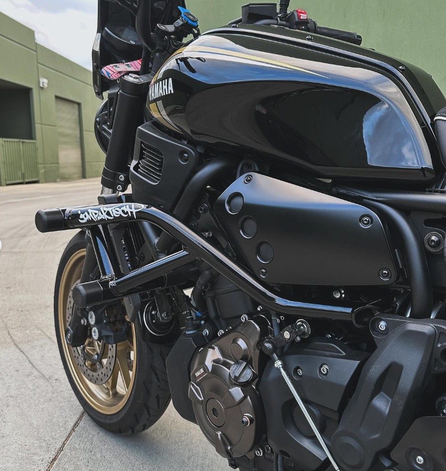 XSR700 (15-26) デザインが美しい IMPAKTECH レースアーマー｜AxxL