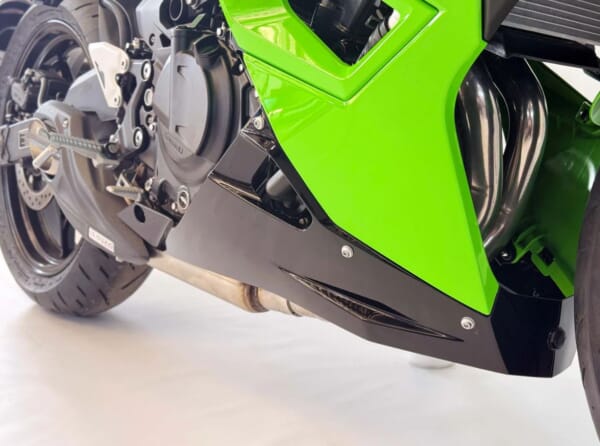 Ninja500/Z500にMOTOGPのようなサイド出しマフラーでかっこよく！｜AxxL