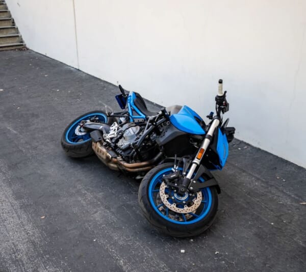 GSX8S/GSX8R デザインが美しい IMPAKTECH製 スタントケージ｜AxxL