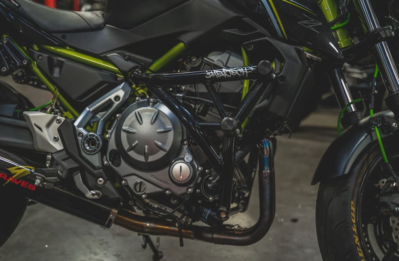 Z650 デザインが美しい IMPAKTECH製 スタントケージ｜AxxL
