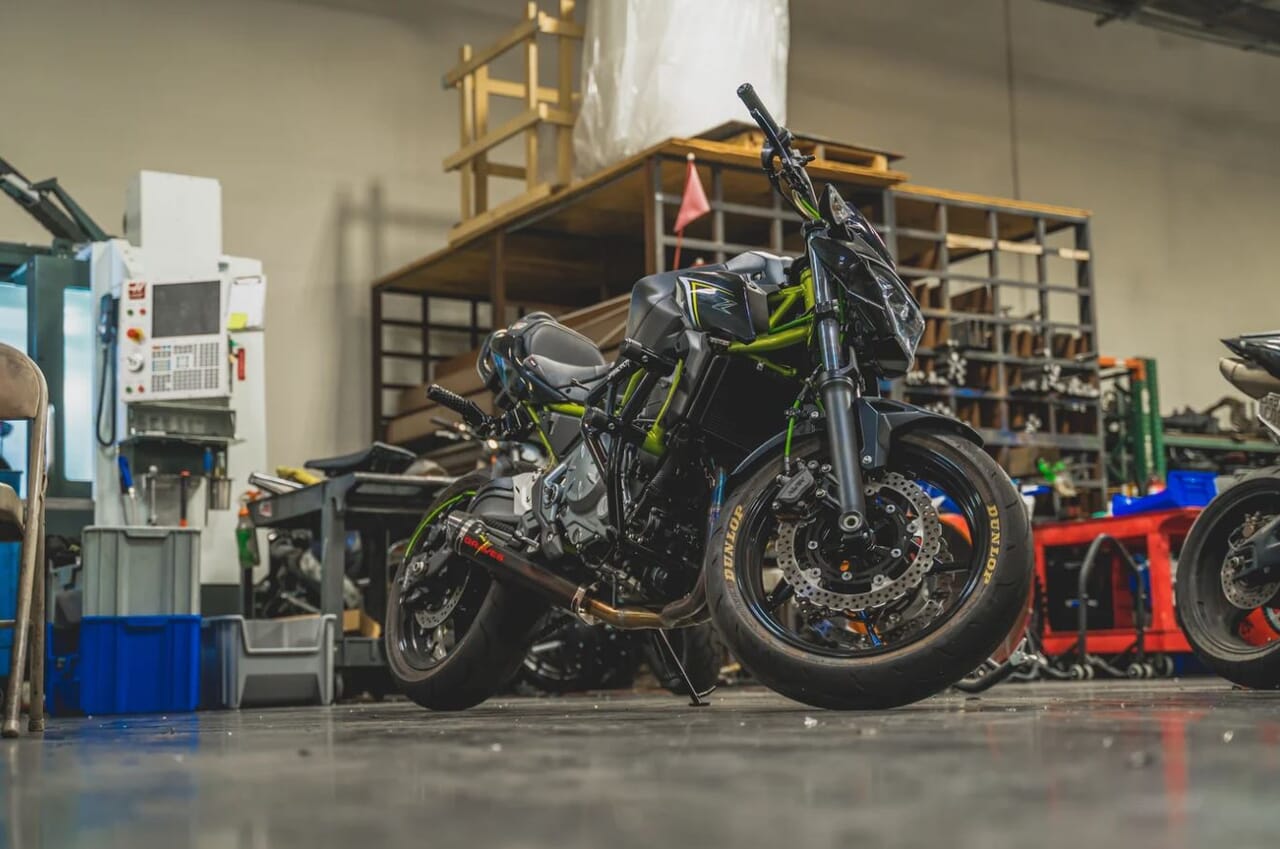 Z650 デザインが美しい IMPAKTECH製 スタントケージ｜AxxL